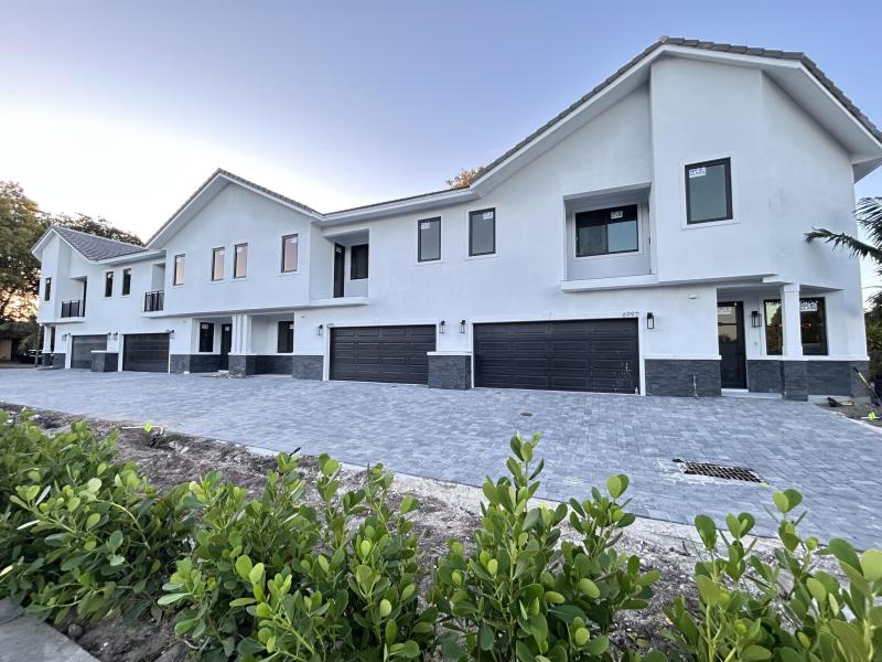  Condo & Townhome Photos