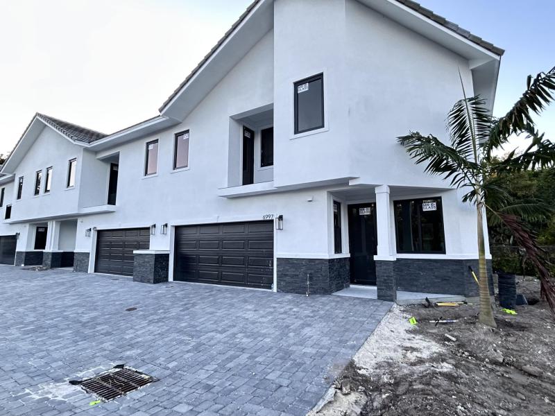  Condo & Townhome Photos