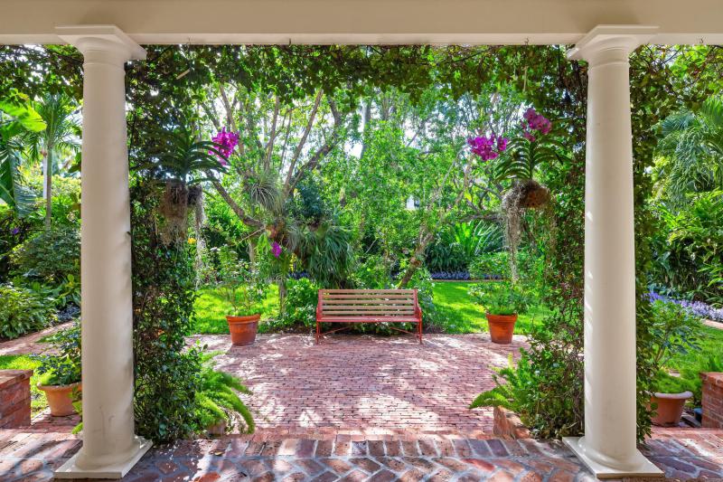 Single Family Homes Photo 9:  Palm Beach,  FL 33480