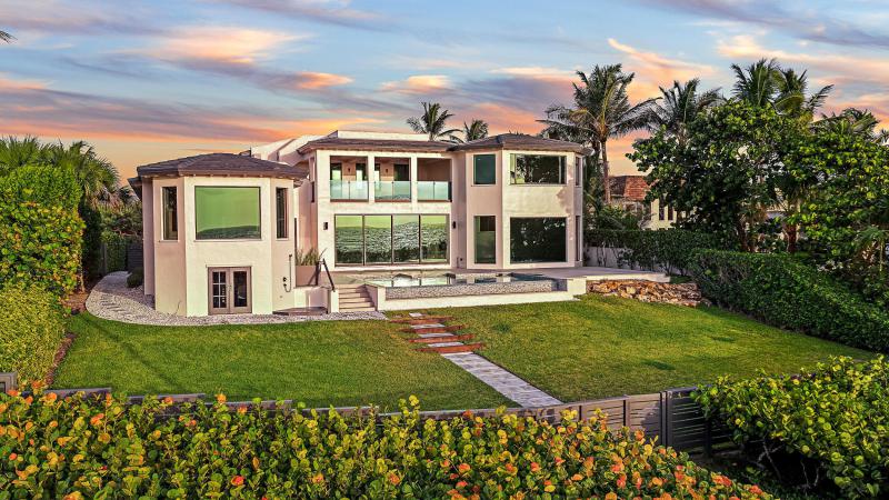  Single Family Homes Photo 2:  Jupiter Inlet Colony,  FL 33469