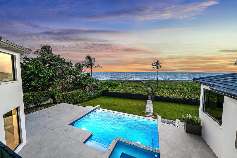  Single Family Homes Photo 4:  Jupiter Inlet Colony,  FL 33469