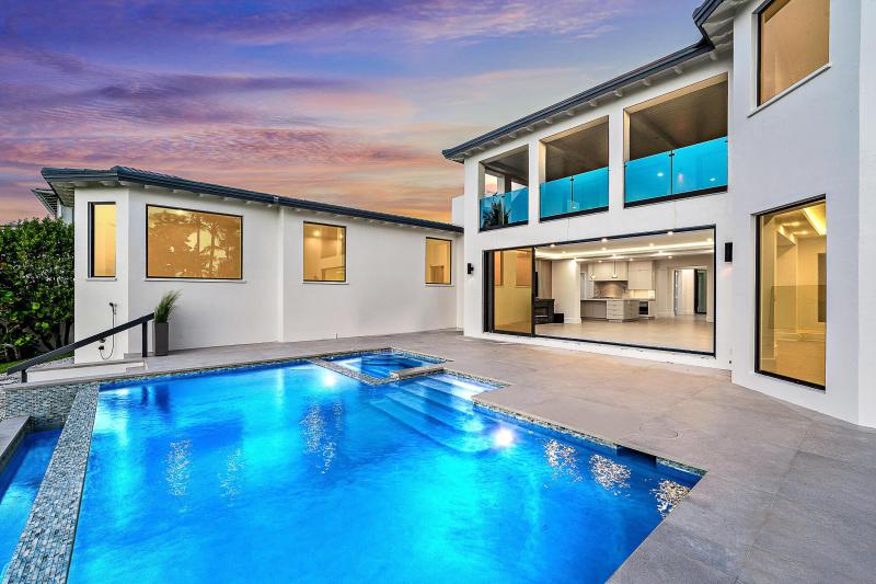  Single Family Homes Photo 5:  Jupiter Inlet Colony,  FL 33469