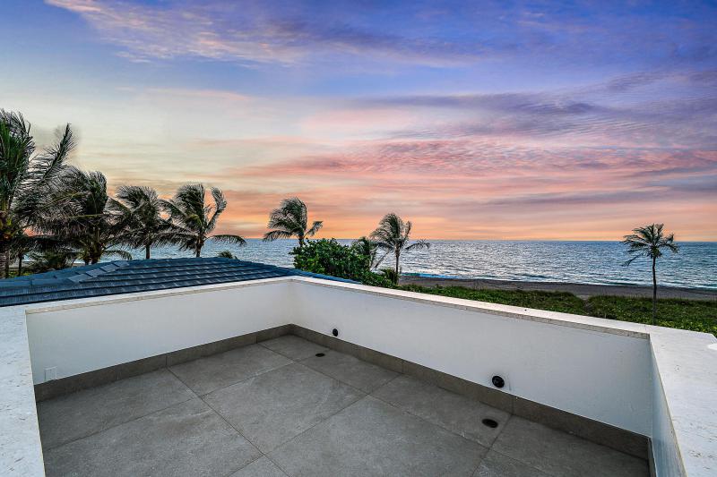  Single Family Homes Photo 6:  Jupiter Inlet Colony,  FL 33469