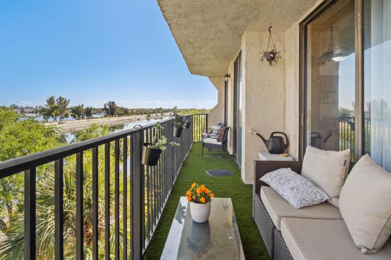  Condo & Townhome Photos
