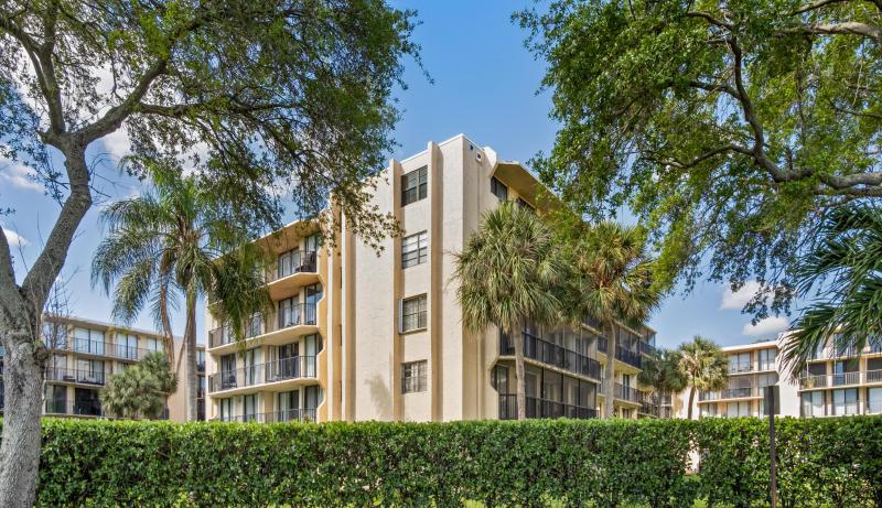  Condo & Townhome Photos