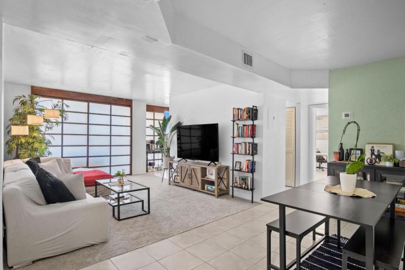  Condo & Townhome Photos
