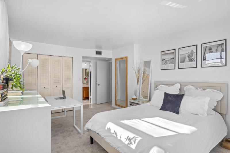  Condo & Townhome Photos