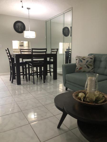  Condo & Townhome Photos