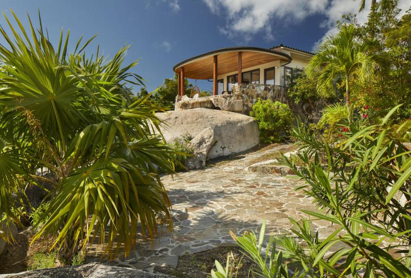  Single Family Homes Photo 11:  Out of Country,  Out of Country 00000