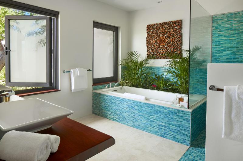  Single Family Homes Photo 12:  Out of Country,  Out of Country 00000