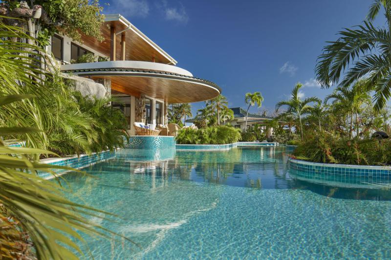  Single Family Homes Photo 17:  Out of Country,  Out of Country 00000