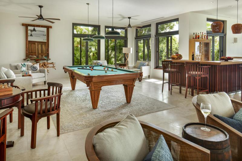  Single Family Homes Photo 4:  Out of Country,  Out of Country 00000