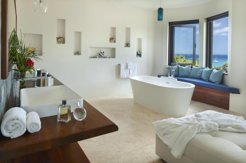  Single Family Homes Photo 8:  Out of Country,  Out of Country 00000