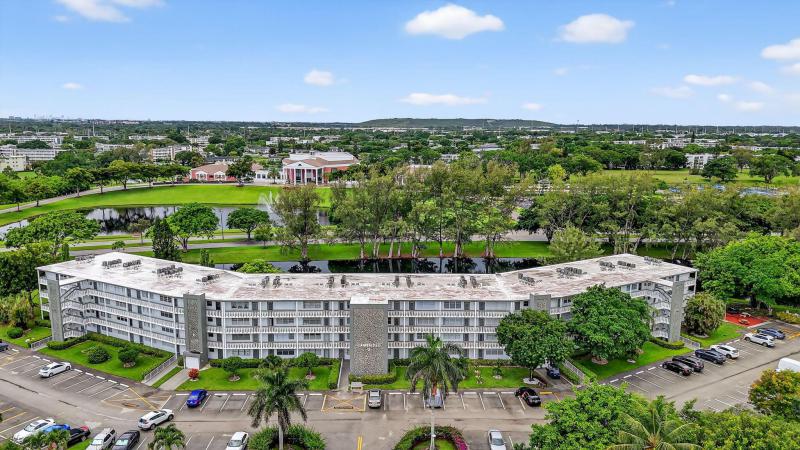  Condo & Townhome Photos