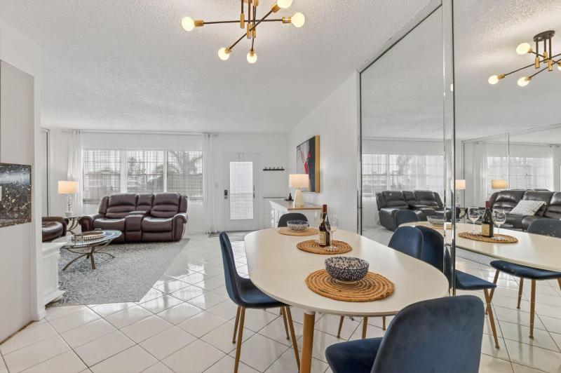  Condo & Townhome Photos