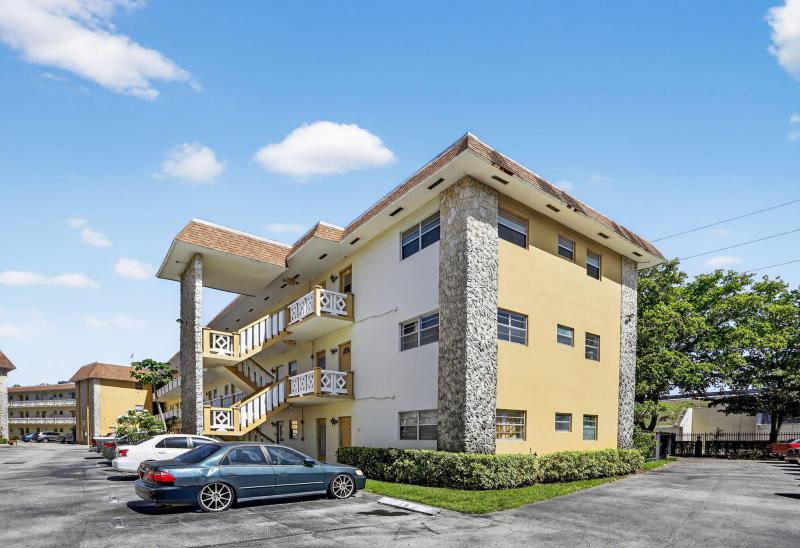  Condo & Townhome Photos
