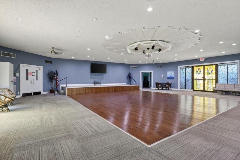  Condo & Townhome Photos