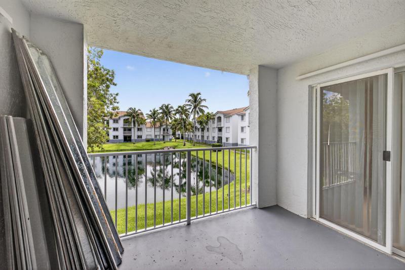 Condo & Townhome Photos