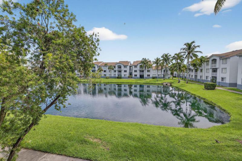  Condo & Townhome Photos