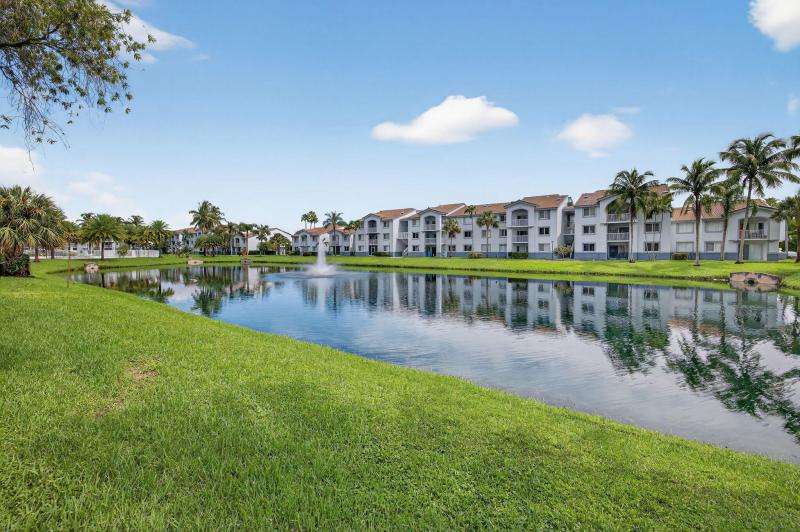  Condo & Townhome Photos