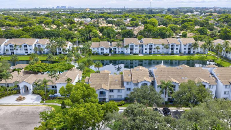  Condo & Townhome Photos