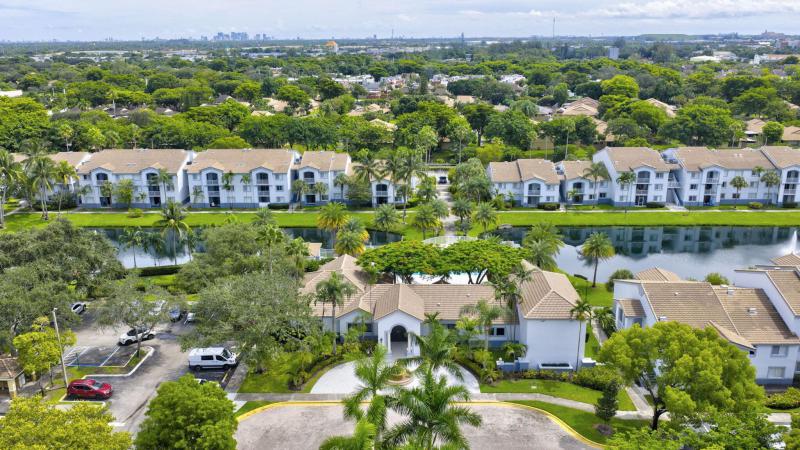  Condo & Townhome Photos