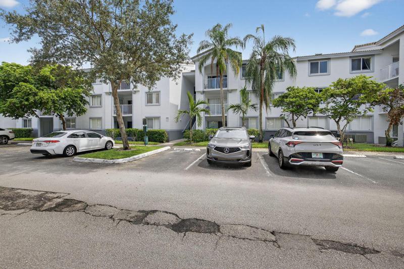  Condo & Townhome Photos