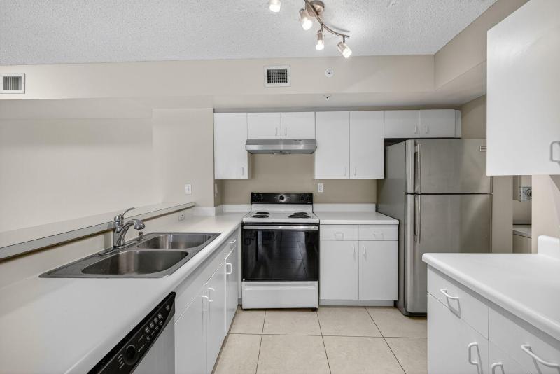  Condo & Townhome Photos