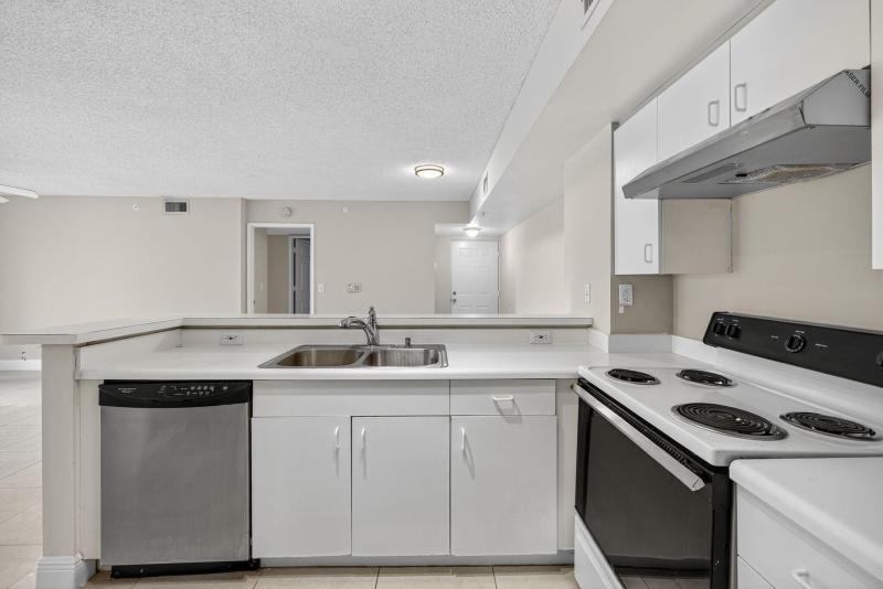  Condo & Townhome Photos
