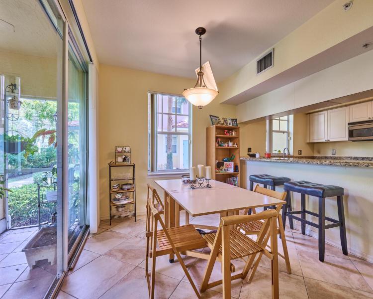  Condo & Townhome Photos