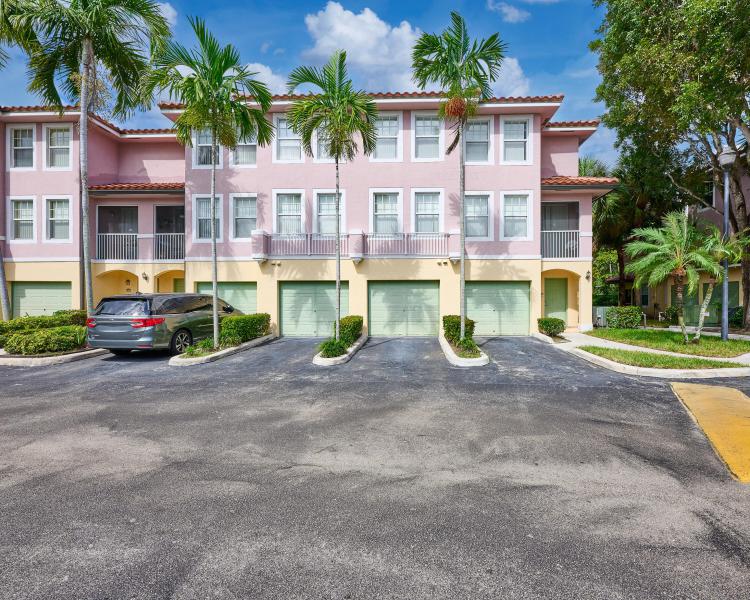  Condo & Townhome Photos