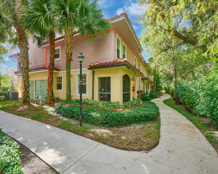  Condo & Townhome Photos