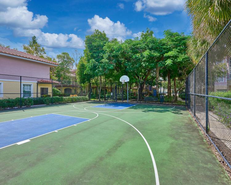  Condo & Townhome Photos