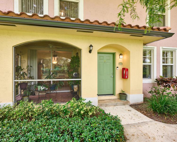  Condo & Townhome Photos