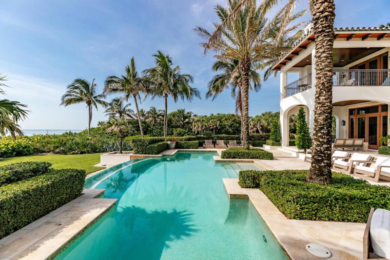  Single Family Homes Photo 11:  Vero Beach,  FL 32963