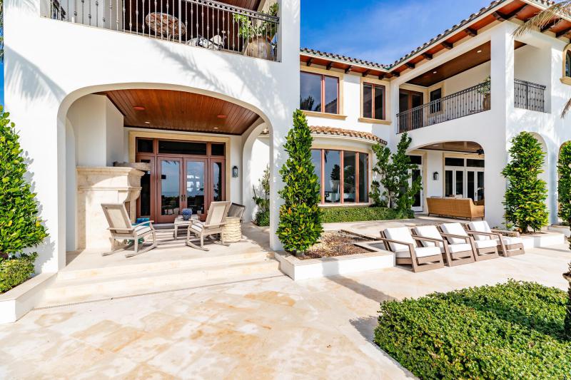  Single Family Homes Photo 14:  Vero Beach,  FL 32963