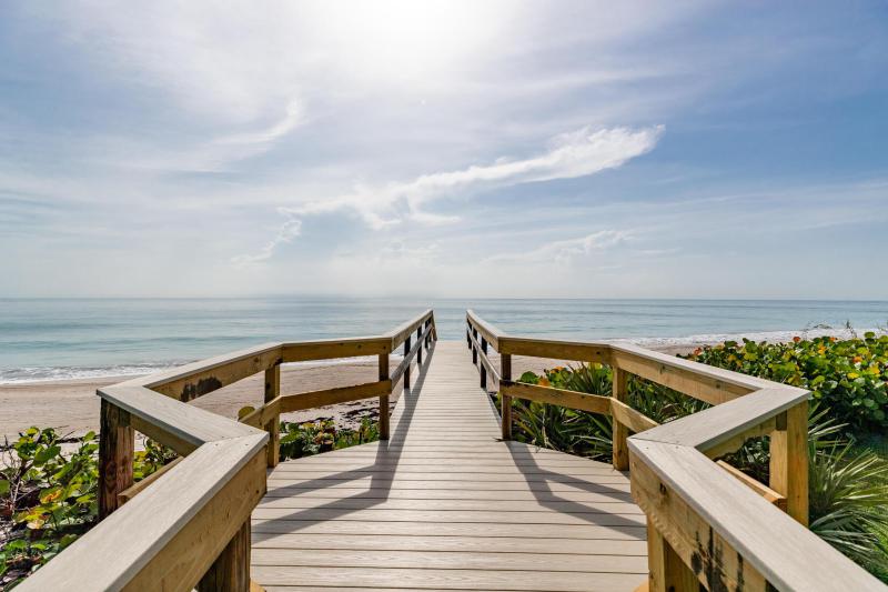  Single Family Homes Photo 17:  Vero Beach,  FL 32963