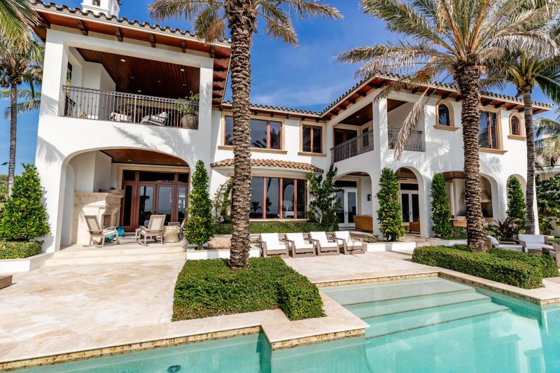 Single Family Homes Photo 18:  Vero Beach,  FL 32963