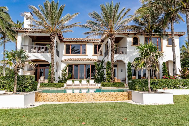  Single Family Homes Photo 19:  Vero Beach,  FL 32963