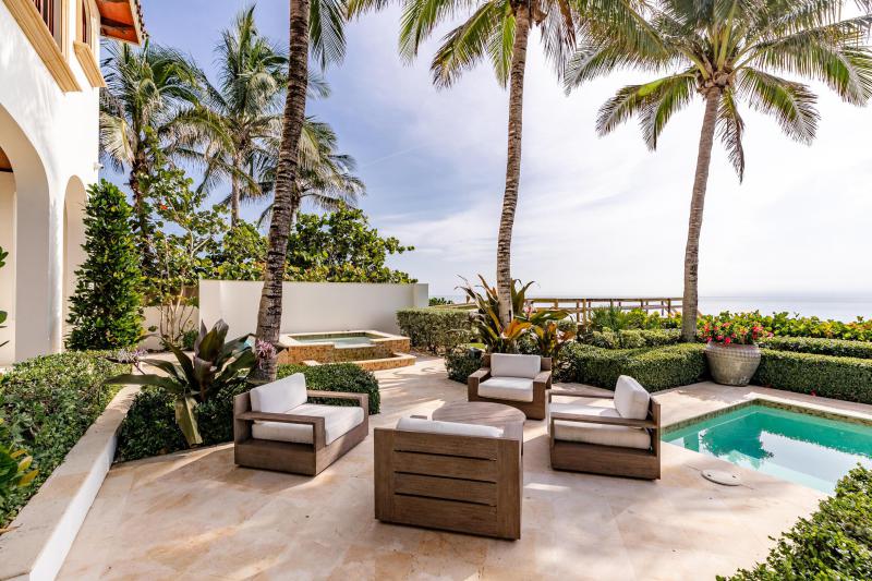  Single Family Homes Photo 9:  Vero Beach,  FL 32963