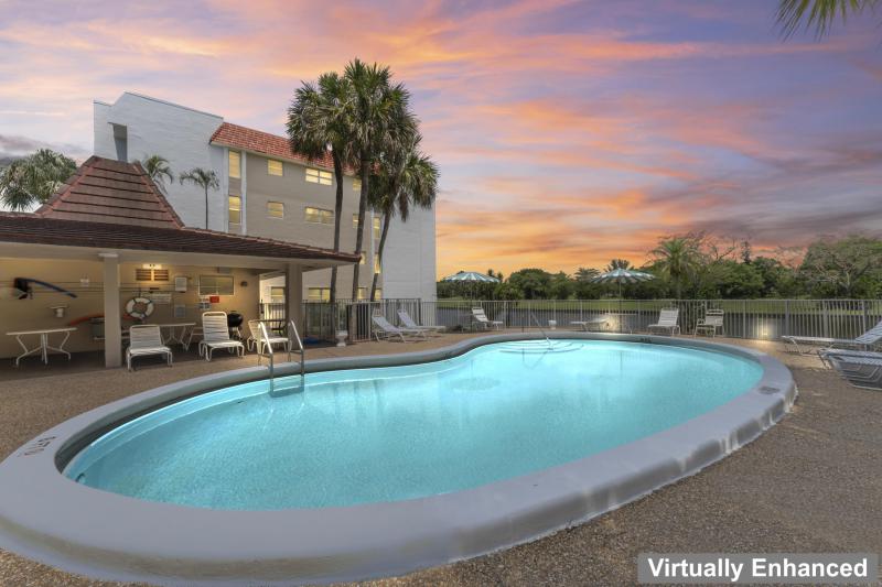  Condo & Townhome Photos