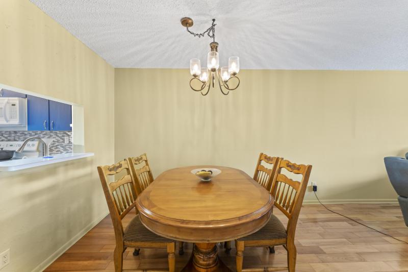  Condo & Townhome Photos