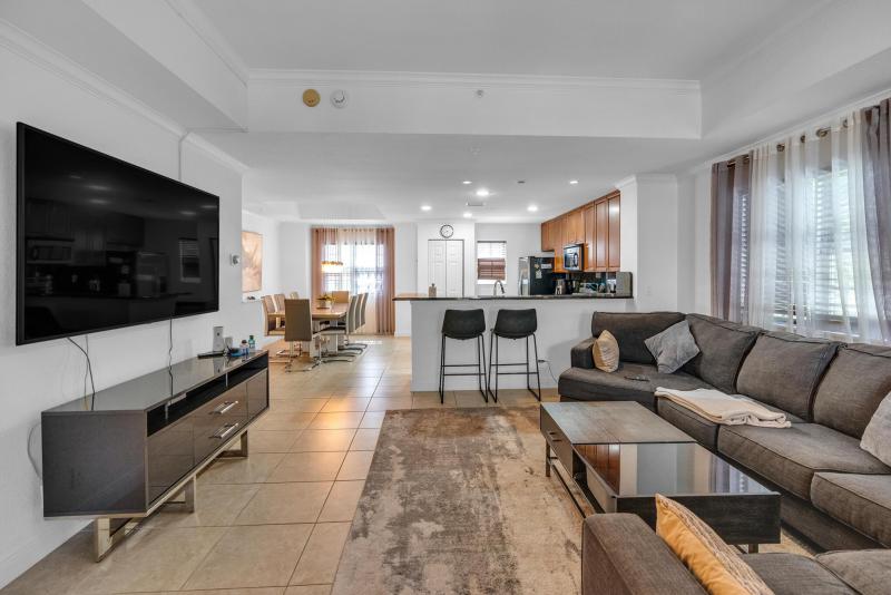  Condo & Townhome Photos