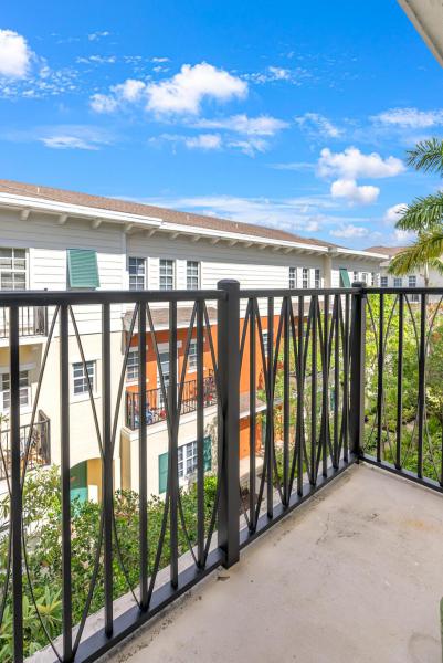  Condo & Townhome Photos