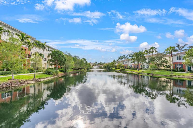  Condo & Townhome Photos