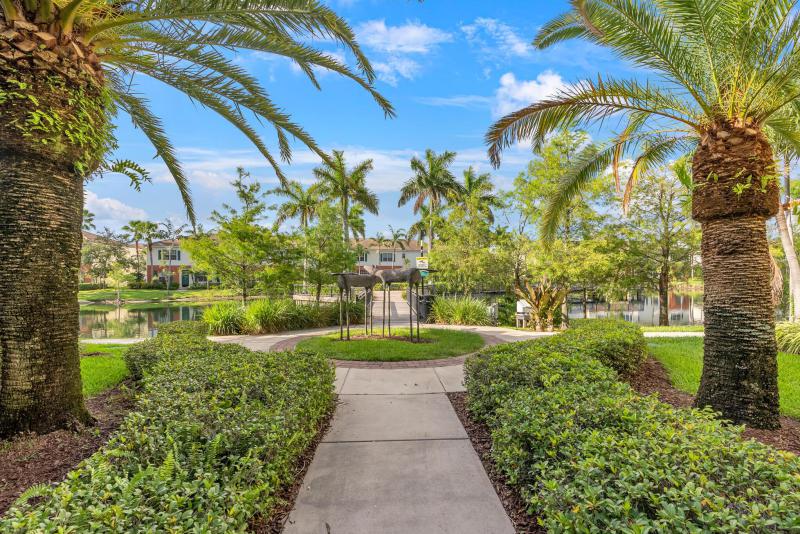  Condo & Townhome Photos