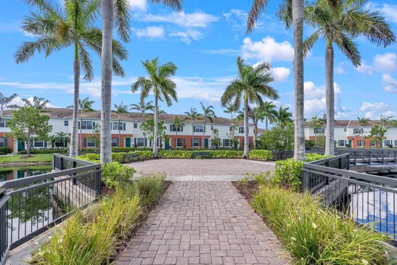  Condo & Townhome Photos