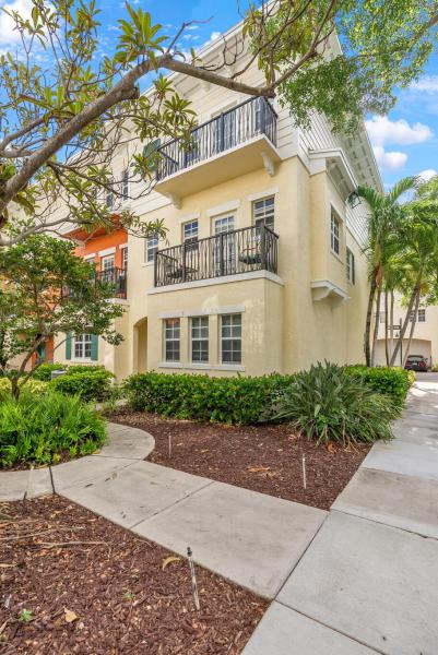  Condo & Townhome Photos