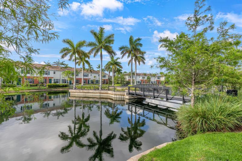  Condo & Townhome Photos