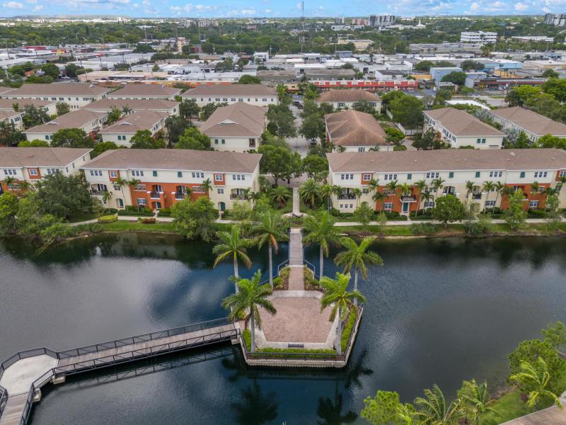  Condo & Townhome Photos